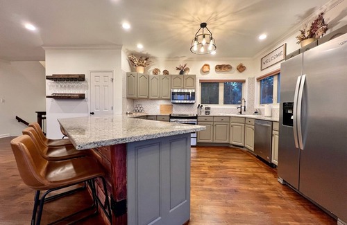 Mid America House | Top of the Mountain Escape