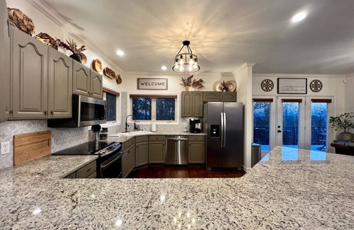 Mid America House | Top of the Mountain Escape