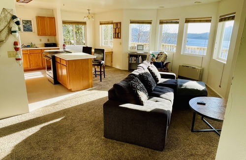 Ketchikan Apartment | Top of The World