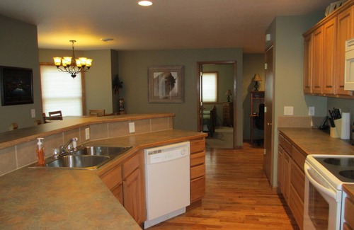 Stanley Hills Condo | Top Quality Home -Moose Lodge - Great Prices close to RMNP dntn EP hiking trails