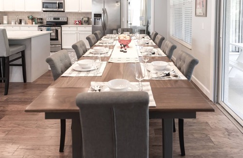 Trafalgar Village House | TOP RATED ♥ Disney-Themed Resort Villa ♥ ARCADE Game Room ♥ Private Pool & Spa