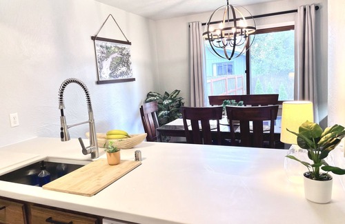 Abbott Loop House | TOP RATED - Hospitals 10 min - WiFi - Washer/Dryer - good safe area -convenient