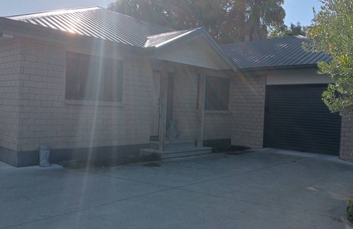 Whakatane House | Top Spot. Very central to town and all amenities. A 10 minute drive to Ohope,