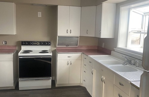 Gooding Apartment | Toponis Place Full Kitchen 2 Bedroom 1 Bath Downtown Apartment