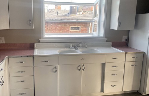 Gooding Apartment | Toponis Place Full Kitchen 2 Bedroom 1 Bath Downtown Apartment