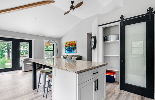 Rapid City House | Torch Lake Cottage: Gorgeous Newly Renovated 3BR /w BBQ