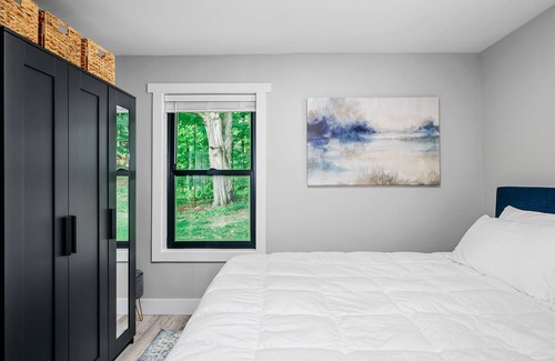 Rapid City House | Torch Lake Cottage: Gorgeous Newly Renovated 3BR /w BBQ