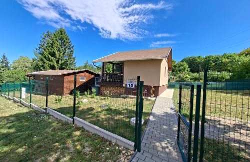 Salgotarjan House | Tornácos Vendégház