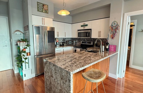 Fort York Condo | Toronto Harbourfront Hideaway