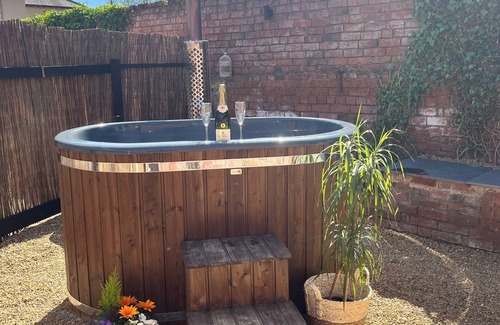 Torworth House | Torworth - 1 Bed Barn - Sleeps 3 - Hot Tub