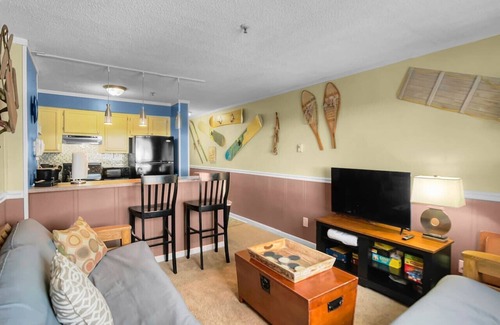 Snowshoe Apartment | TOTW214 Slope Side Condo WiFi Next To Lift Parking