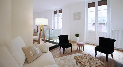 Saint-Etienne Apartment | Toulouse - Alsace Lorraine - Languedoc-Place du Salin-Muséum Histoire naturelle- Jardin des plantes-Musée Augustins- Palais de Justice station métro Carmes ligne B