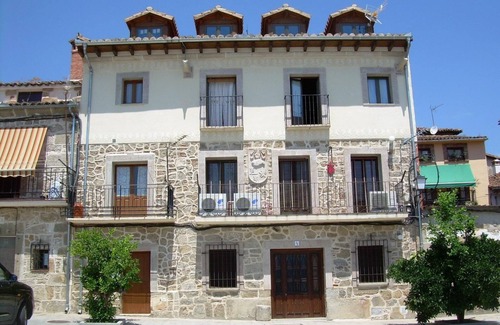 Mombeltran House | tourist flat "Laura