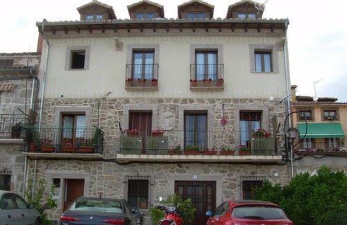 Mombeltran House | tourist flat "Laura