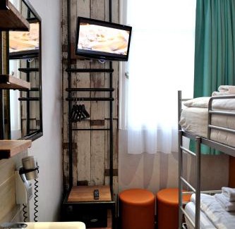 Burgwallen Nieuwe Zijde Hotel | Tourist Inn One Amsterdam