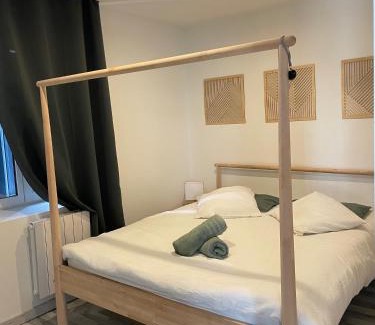 Castelnaudary Apartment | TOUT À PIED T2 design près de la gare avec jardin au bord du Canal du Midi