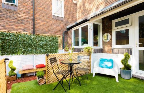 Tower Hill House | Tower Bridge Rainbow Suites
