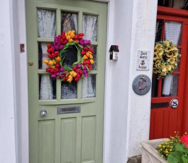 Bridgend Apartment | Town Cottage ground floor appartment