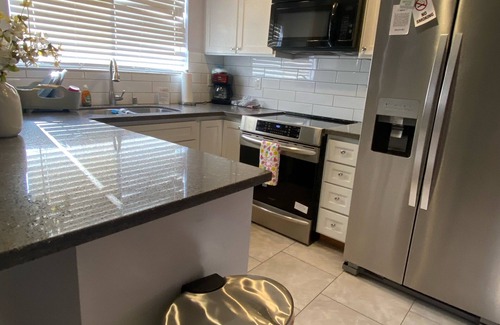 Southwestern Sacramento Condo | Town house /5-6 people