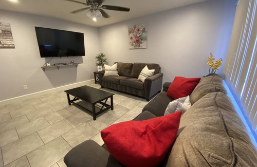 Southwestern Sacramento Condo | Town house /5-6 people