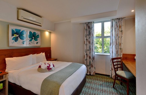 Greater Johannesburg Metropolitan Area Hotel | Town Lodge Waterfall, Midrand