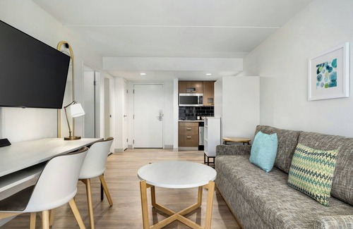 Charlotte Hotel | TownePlace Suites by Marriott Charlotte LoSo