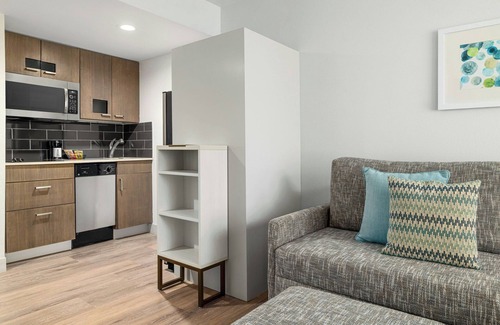 Charlotte Hotel | TownePlace Suites by Marriott Charlotte LoSo