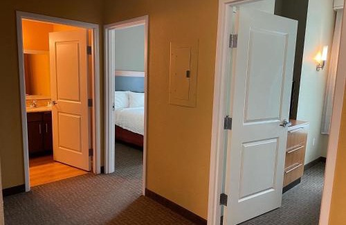 Florida Central Atlantic Coast Hotel | TownePlace Suites Orlando at FLAMINGO CROSSINGS Town Center, Western Entrance
