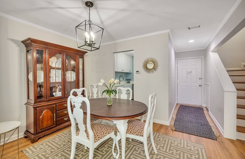 Saint Simons Heights House | Townhome with pool and gym access!