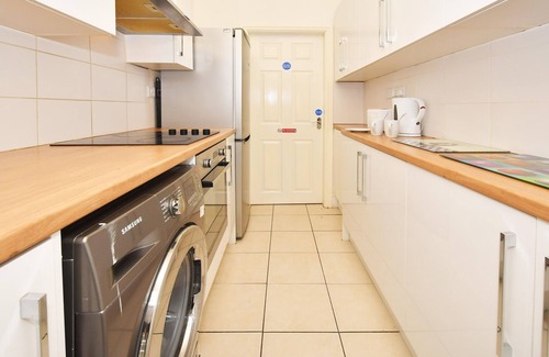 Crewe Apartment | Townhouse @ 178 Ruskin Road Crewe - Superior Studio With TV