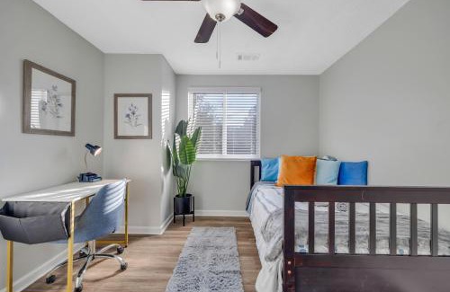 Sandy Springs Apartment | Townhouse in ATL Suburbs,Backyard & Parking!