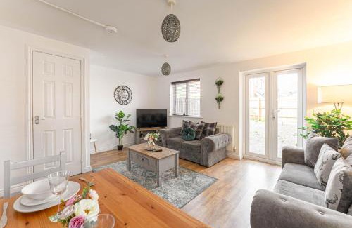 Rugby Apartment | Townhouse in Rugby with Garden and Free Parking