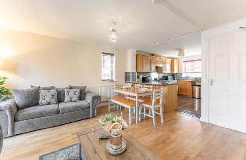 Rugby Apartment | Townhouse in Rugby with Garden and Free Parking