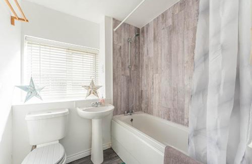 Rugby Apartment | Townhouse in Rugby with Garden and Free Parking