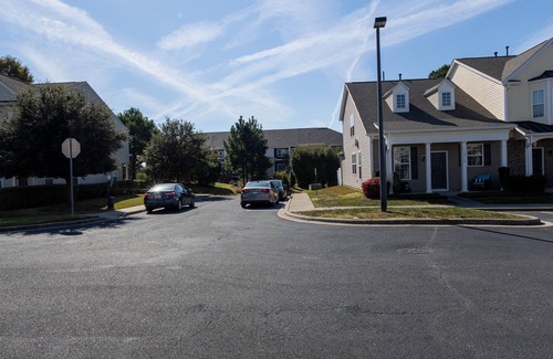 Charlotte House | Townhouse near uptown & airport 5mins from Pineville Lake Park & near outlet