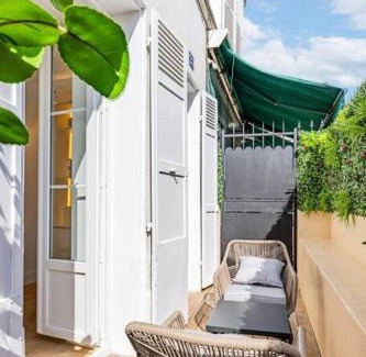 Montmartre Apartment | Townhouse Sacrée cœur Place du Tertre Montmartre