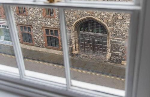 The King's Mile House | Townhouse with cathedral views