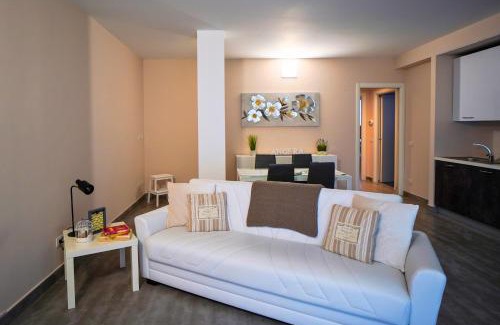 Angera Apartment | Tra la Rocca e il lago