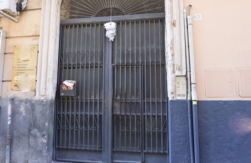 Vasto House | Track Station Studio Apartment - with Netflix