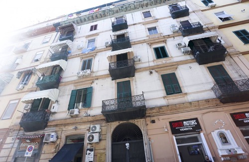 Vasto House | Track Station Studio Apartment - with Netflix