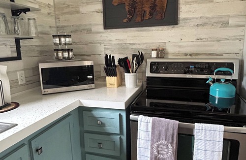 Bruno House | Trade City Lights for Starry Nights!- hike by day and stargaze by night