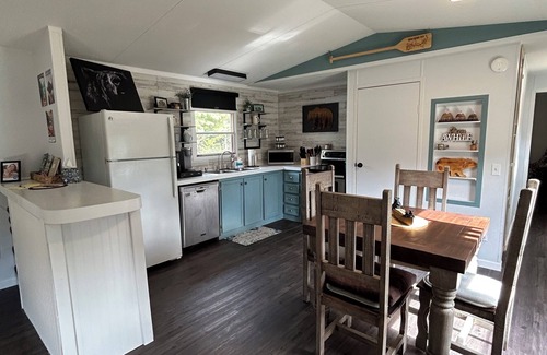 Bruno House | Trade City Lights for Starry Nights!- hike by day and stargaze by night