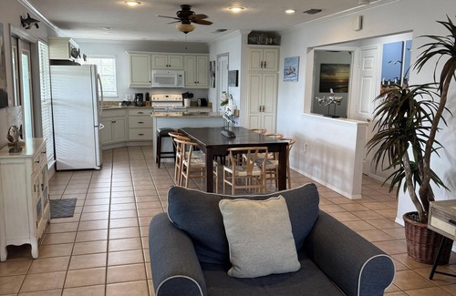 Bradenton Beach Condo | Tradewinds Cottage 23 - Amazing Bay View! Beach, Pool Access!
