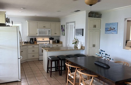 Bradenton Beach Condo | Tradewinds Cottage 23 - Amazing Bay View! Beach, Pool Access!