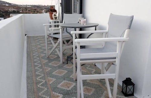 Adamas House | Tradional House near the center and the port