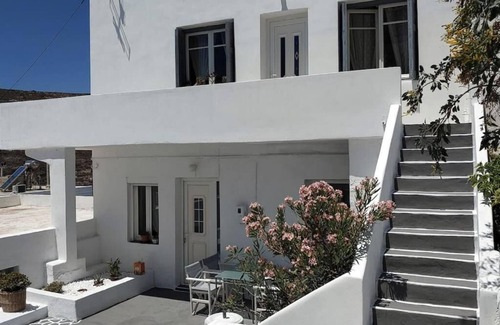 Adamas House | Tradional House near the center and the port