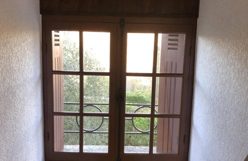 Mauzac-et-Grand-Castang Cottage | Traditional stone cottage, private swimming pool and garden with stunning views