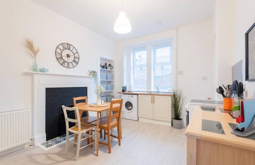 Kirriemuir House | Traditional 2 bed home in Kirriemuir