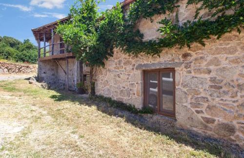 Panton House | Traditional Apartment in Ribeira Sacra with Garden