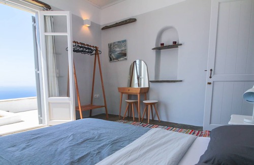 Isternia Villa | Traditional Cycladic house (180sqm) in one of the most famous and cosmopolitan villages of Ysternia